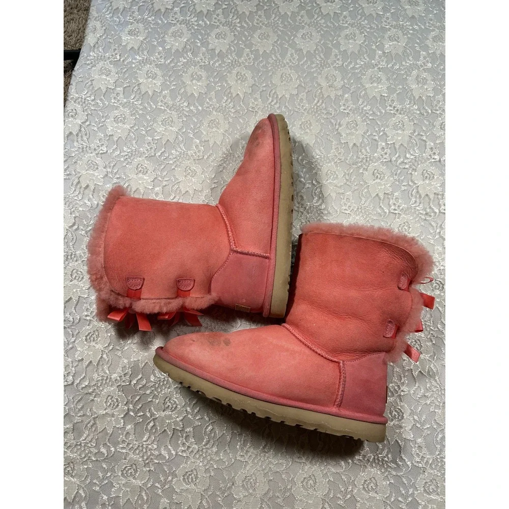Y2K UGG Australia Bailey Bow II Coral Pink Suede Boots 9 2000s Coquette McBling